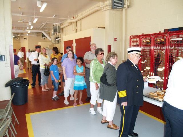 OPEN HOUSE  5/31/2009  Chow line